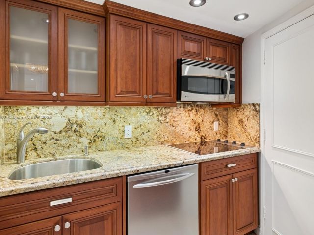 Apartment for rent  Unit #1025 - photo 6171342