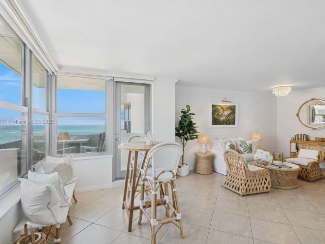 Apartment for rent  Unit #1025 - photo 6171347