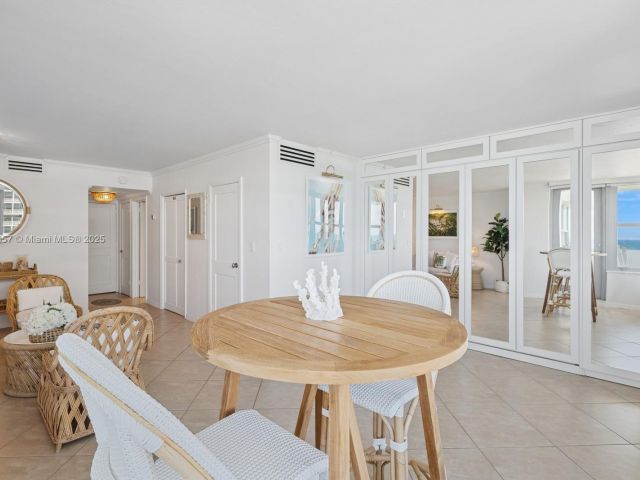 Apartment for rent  Unit #1025 - photo 6171351