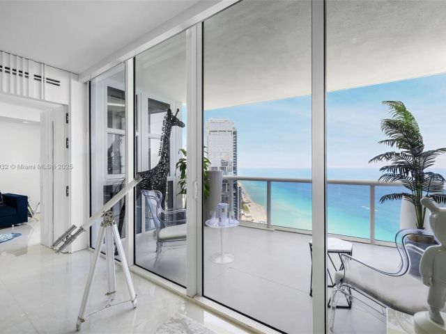 Apartment for sale  Unit #5306 - photo 6164150