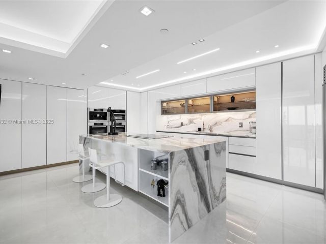 Apartment for sale  Unit #5306 - photo 6164158