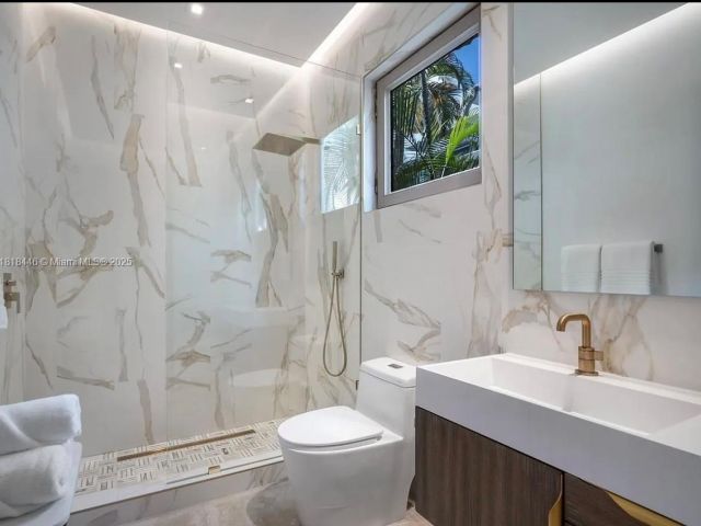 Home for rent at 432 S Hibiscus Dr - photo 6173582