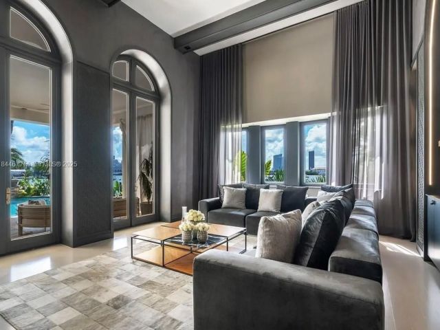 Home for rent at 432 S Hibiscus Dr - photo 6173594