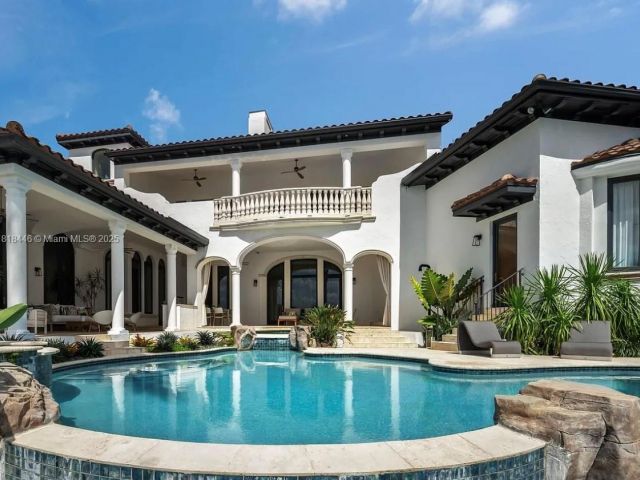 Home for rent at 432 S Hibiscus Dr - photo 6173597