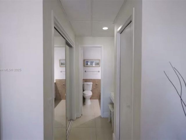 1-bedroom condo for sale in Hollywood - 3505 S Ocean Dr 411 - MondialRealty