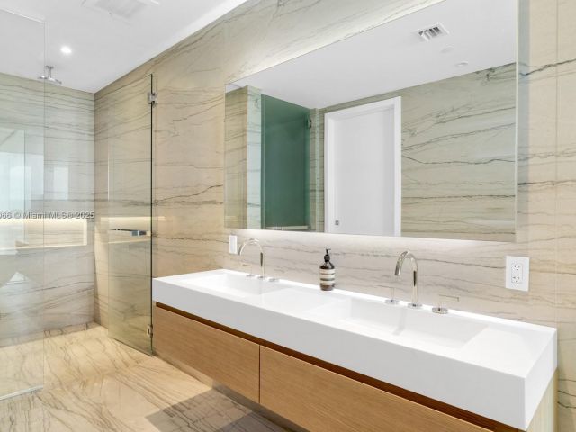 Apartment for sale  Unit #805 - photo 6186801