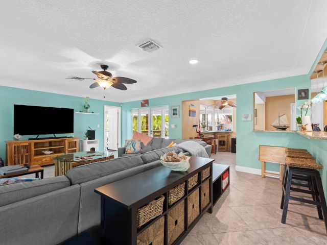 Home for sale at 1098 SW 2nd Street - photo 6162765