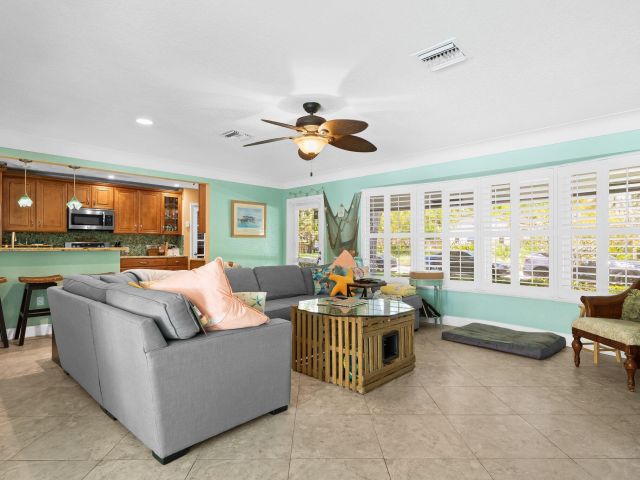 Home for sale at 1098 SW 2nd Street - photo 6162767