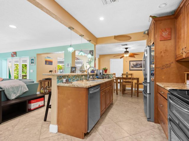 Home for sale at 1098 SW 2nd Street - photo 6162769