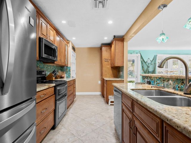 Home for sale at 1098 SW 2nd Street - photo 6162771