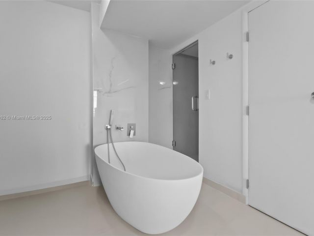 Apartment for rent  Unit # - photo 6181680