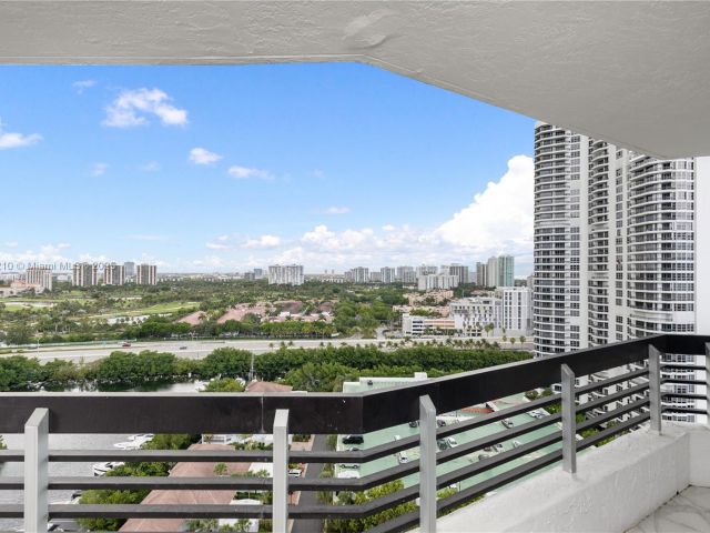 2-bedroom condo for sale in Aventura - 3530 Mystic Pointe Dr 2108 - MondialRealty