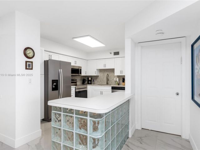 2-bedroom condo for sale in Aventura - 3530 Mystic Pointe Dr 2108 - MondialRealty