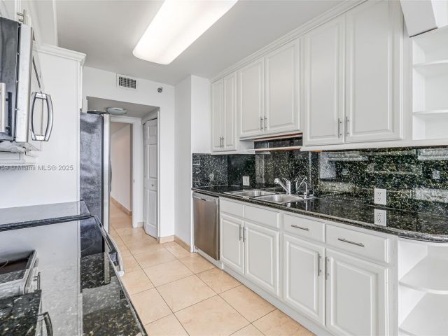 Apartment for sale  Unit #1412 - photo 6663512