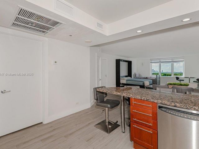 Apartment for rent  Unit #1531 - photo 6162645