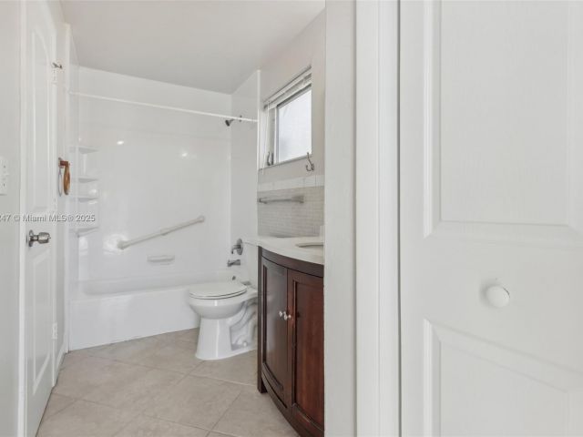 Home for sale at 1700 SW 5th Ave - photo 6182798