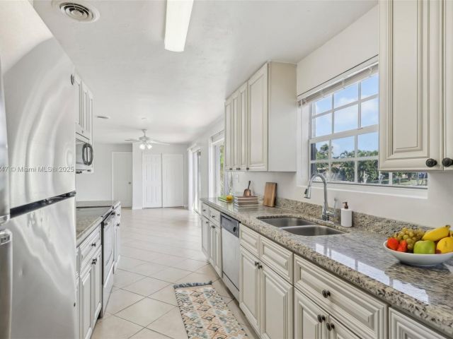 Home for sale at 1700 SW 5th Ave - photo 6182801