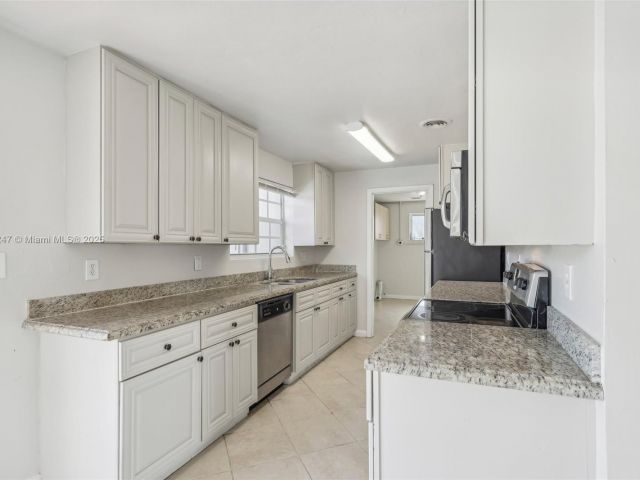 Home for sale at 1700 SW 5th Ave - photo 6182802