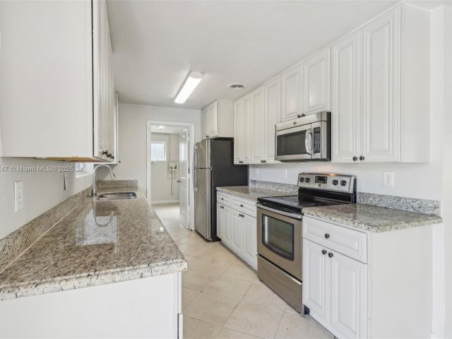 Home for sale at 1700 SW 5th Ave - photo 6182803