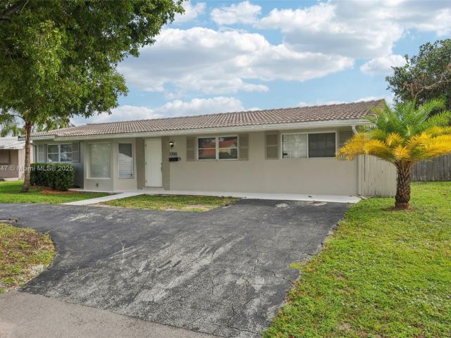 Home for sale at 1700 SW 5th Ave - photo 6182810