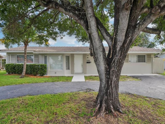 Home for sale at 1700 SW 5th Ave - photo 6182811