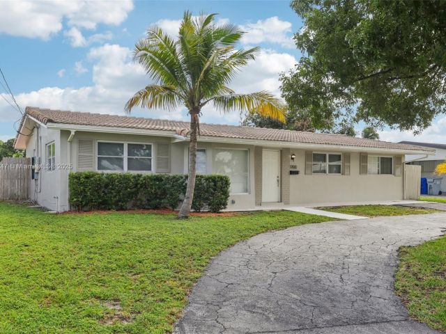 Home for sale at 1700 SW 5th Ave - photo 6182812