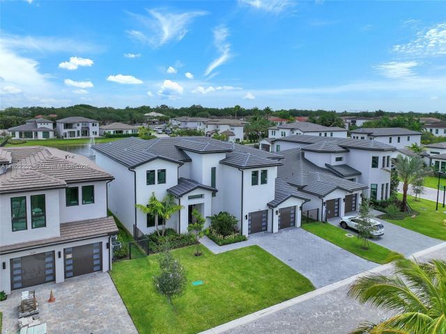 Home for sale at 3511 Ashwood Cir S - photo 6168514