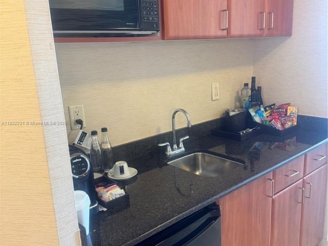 condo for sale in Sunny Isles Beach - 18001 Collins Ave 918 - MondialRealty