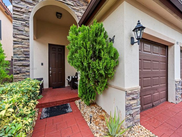 Home for sale at 572 SE 34th Ter - photo 6162823