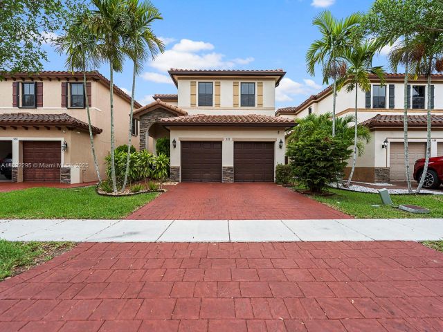 Home for sale at 572 SE 34th Ter - photo 6162824