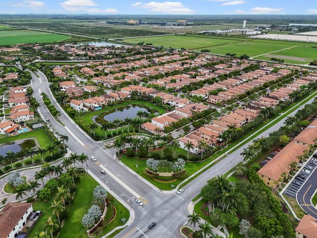 Home for sale at 572 SE 34th Ter - photo 6162826