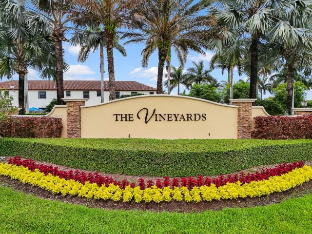 Home for sale at 572 SE 34th Ter - photo 6162827