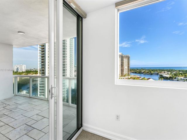 Apartment for rent  Unit #1221 - photo 6165163