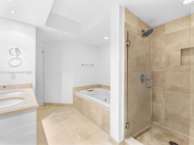 Apartment for rent  Unit #1221 - photo 6165165