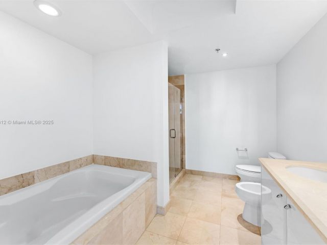 Apartment for rent  Unit #1221 - photo 6165166