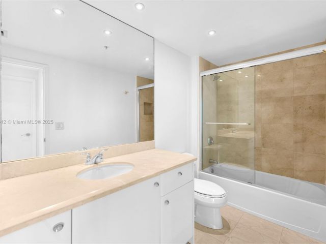 Apartment for rent  Unit #1221 - photo 6165169