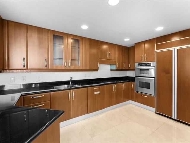 Apartment for rent  Unit #1221 - photo 6165171