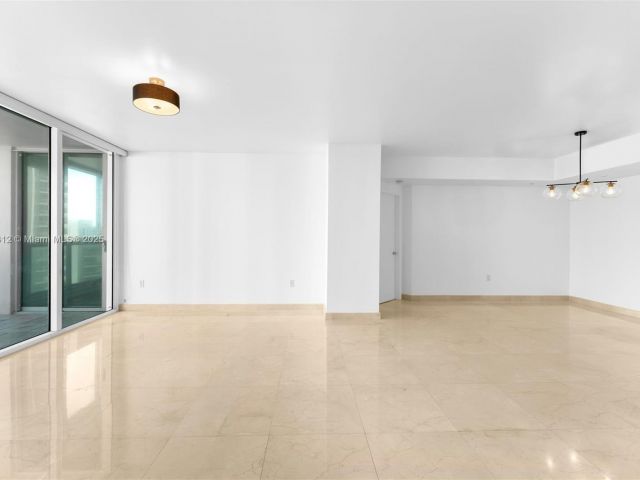 Apartment for rent  Unit #1221 - photo 6165174