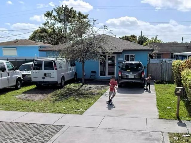 Home for sale at 1720 NW 44th St - photo 6165141