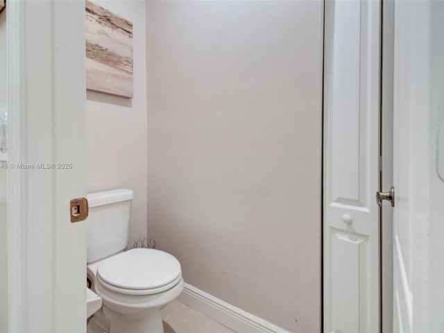 Home for sale at 2131 NE 37th Rd - photo 6224509