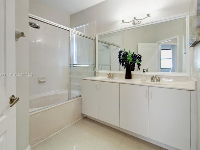 Home for sale at 2131 NE 37th Rd - photo 6224510