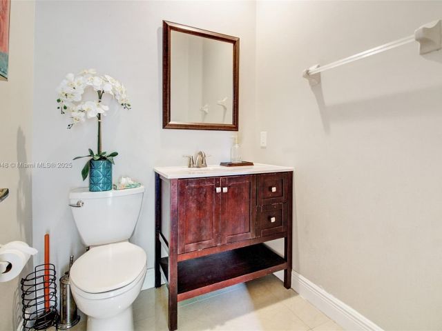 Home for sale at 2131 NE 37th Rd - photo 6224515