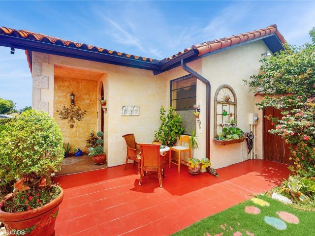 Home for sale at 5030 SW 145th Ave - photo 6227357