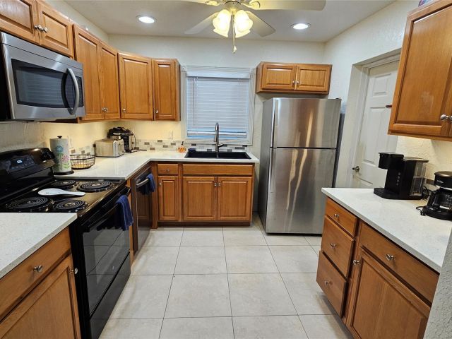 Home for rent at 436 NE 25th Ave - photo 6168119