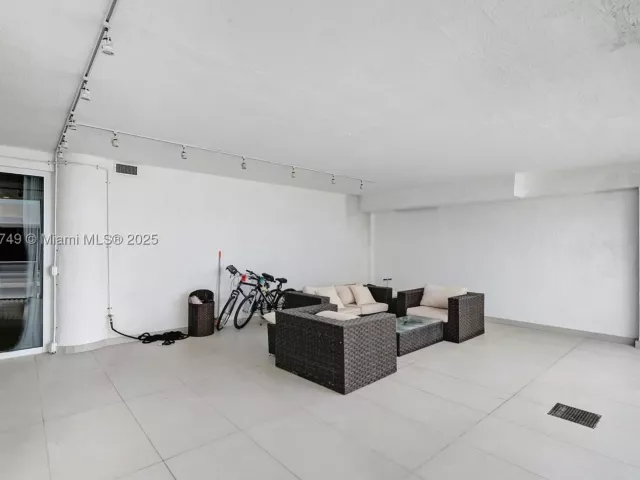 3-bedroom condo for sale in Sunny Isles Beach - 16425 Collins Ave 311 - MondialRealty