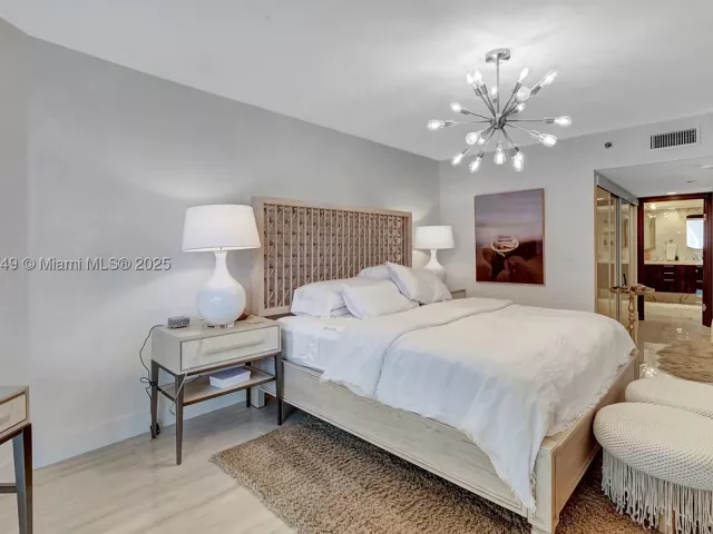 3-bedroom condo for sale in Sunny Isles Beach - 16425 Collins Ave 311 - MondialRealty