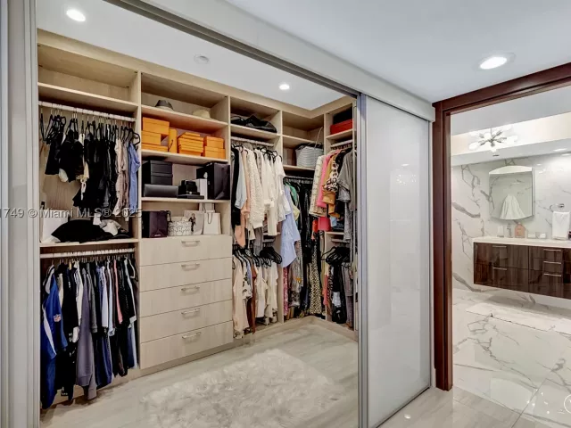 3-bedroom condo for sale in Sunny Isles Beach - 16425 Collins Ave 311 - MondialRealty