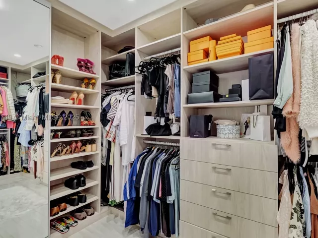 3-bedroom condo for sale in Sunny Isles Beach - 16425 Collins Ave 311 - MondialRealty