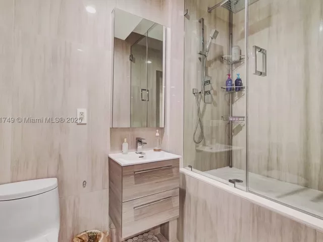 3-bedroom condo for sale in Sunny Isles Beach - 16425 Collins Ave 311 - MondialRealty