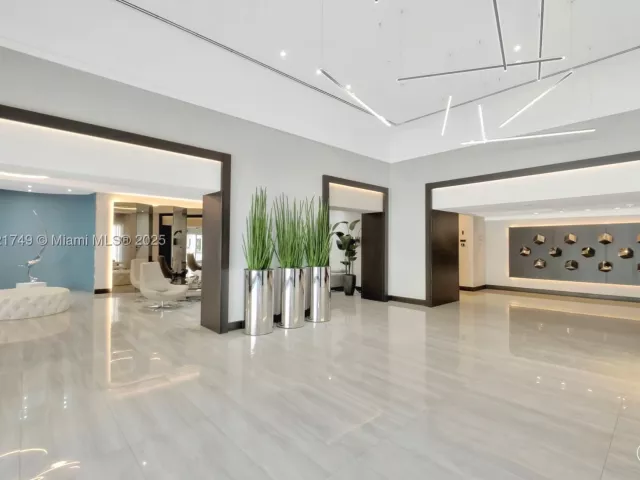 3-bedroom condo for sale in Sunny Isles Beach - 16425 Collins Ave 311 - MondialRealty